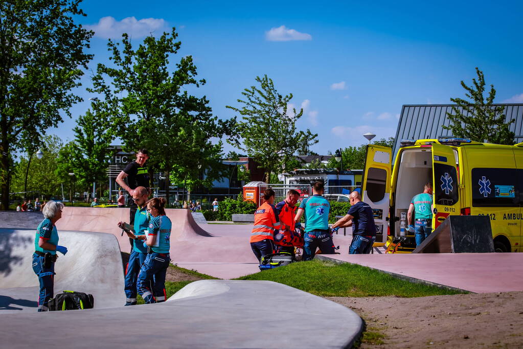 Kind zwaargewond na val op skatebaan