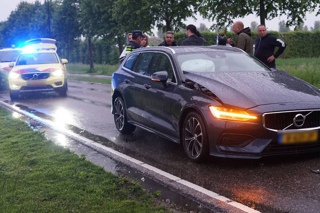 Veel schade bij frontale aanrijding tussen twee voertuigen