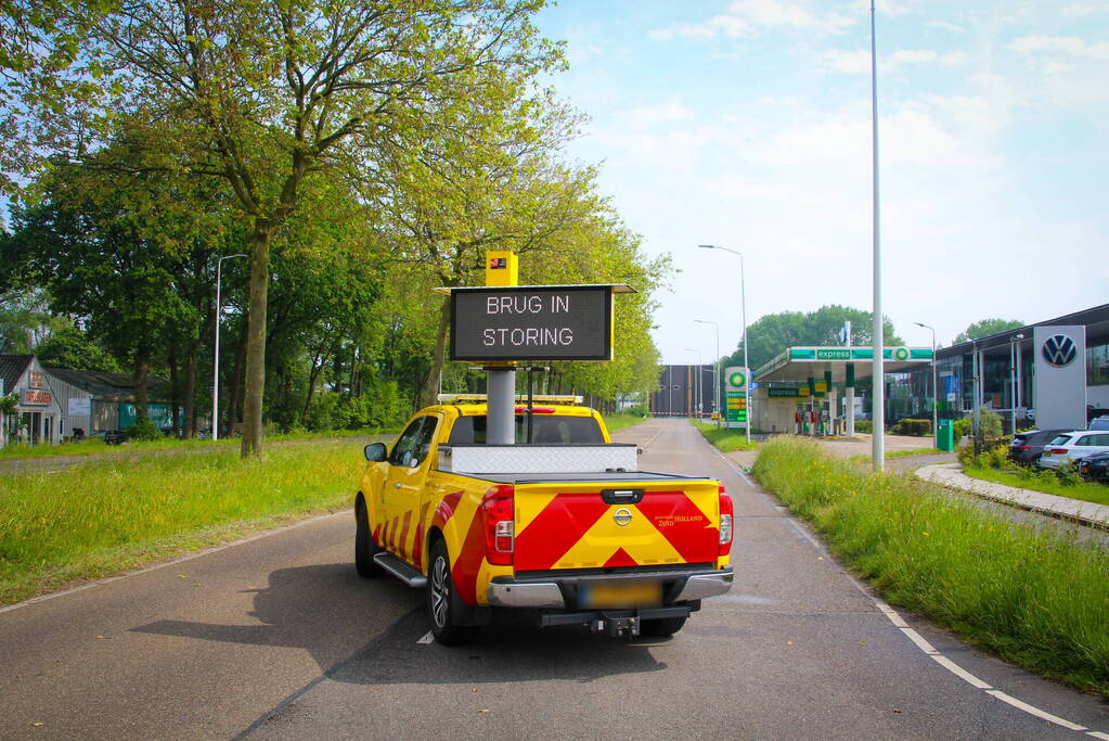 Enorme omleiding door brug in storing