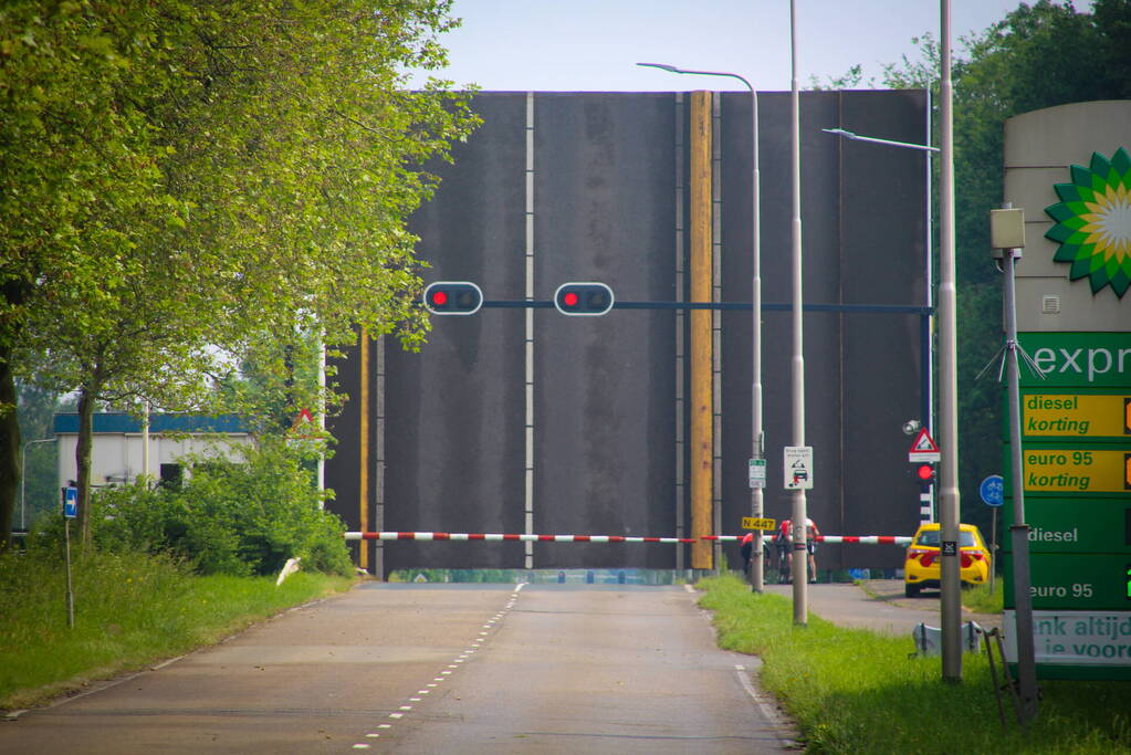 Enorme omleiding door brug in storing