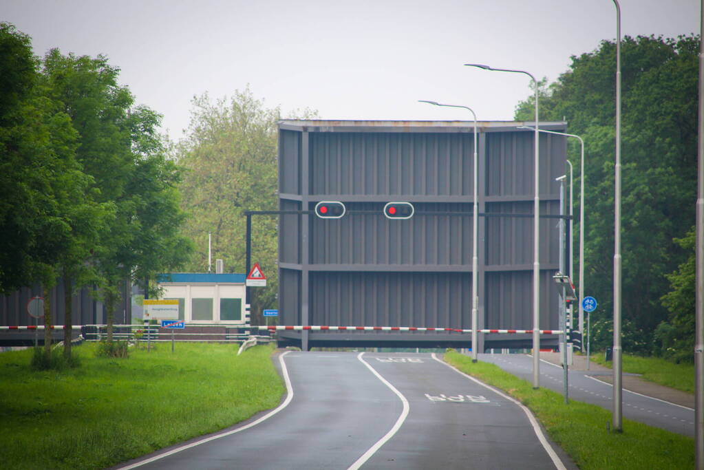 Enorme omleiding door brug in storing