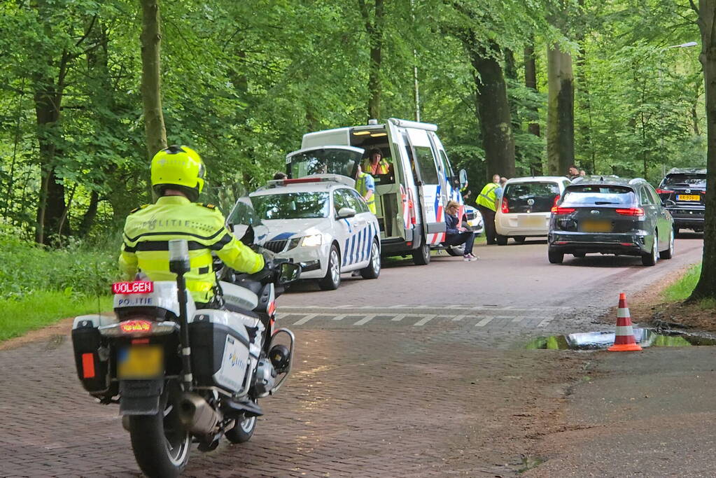 Automobilisten van de weg voor verkeerscontrole