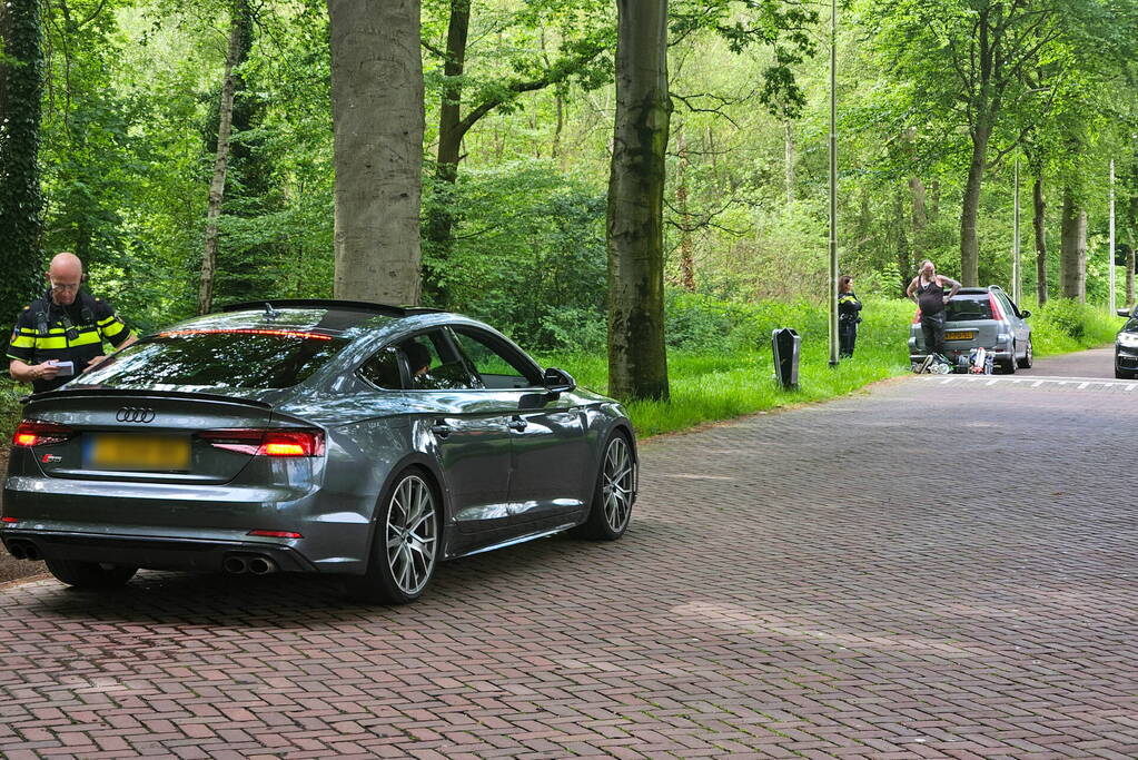 Automobilisten van de weg voor verkeerscontrole