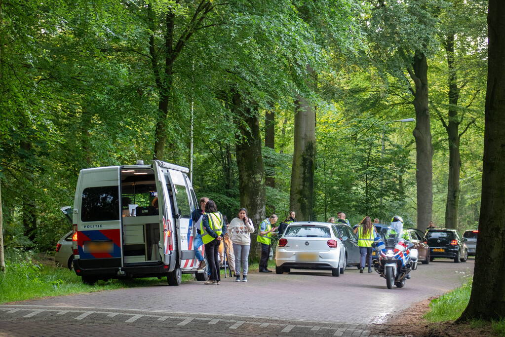 Automobilisten van de weg voor verkeerscontrole