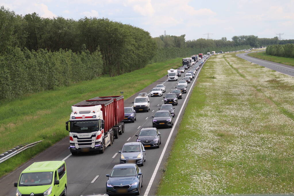 Flinke file na mogelijk voertuig te water