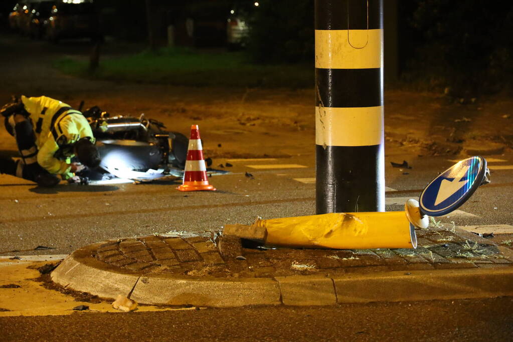 Motorrijder gewond na val bij kruising