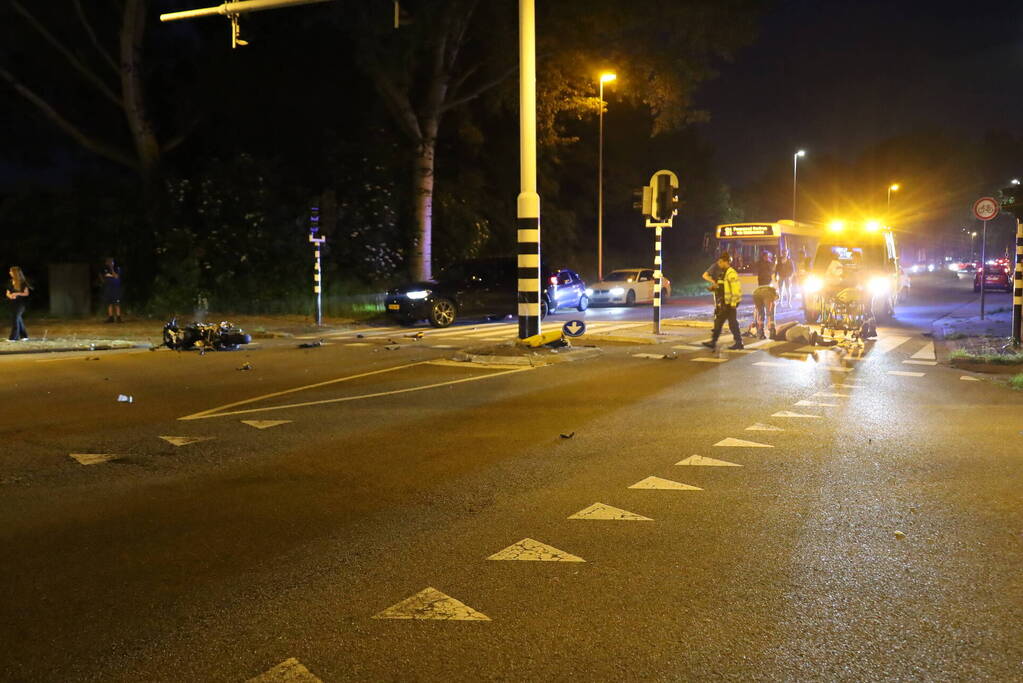 Motorrijder gewond na val bij kruising