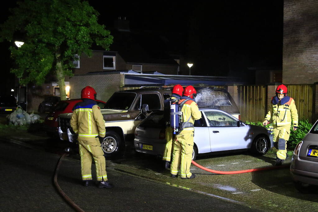 Flinke schade na brand in geparkeerde auto