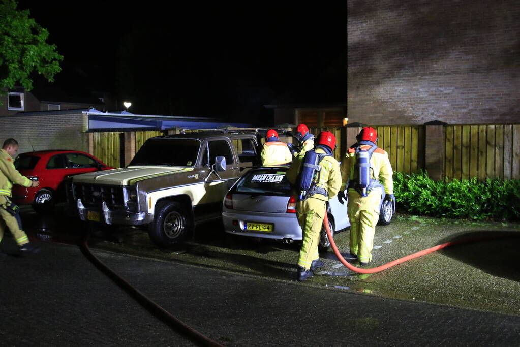 Flinke schade na brand in geparkeerde auto