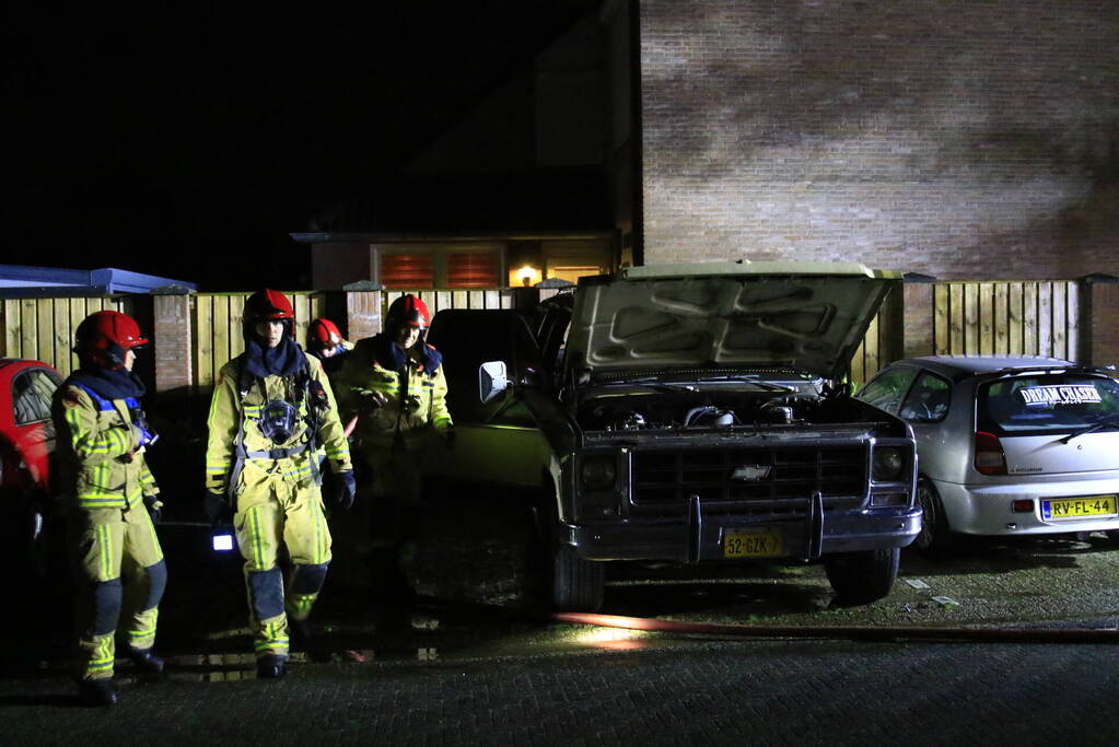 Flinke schade na brand in geparkeerde auto