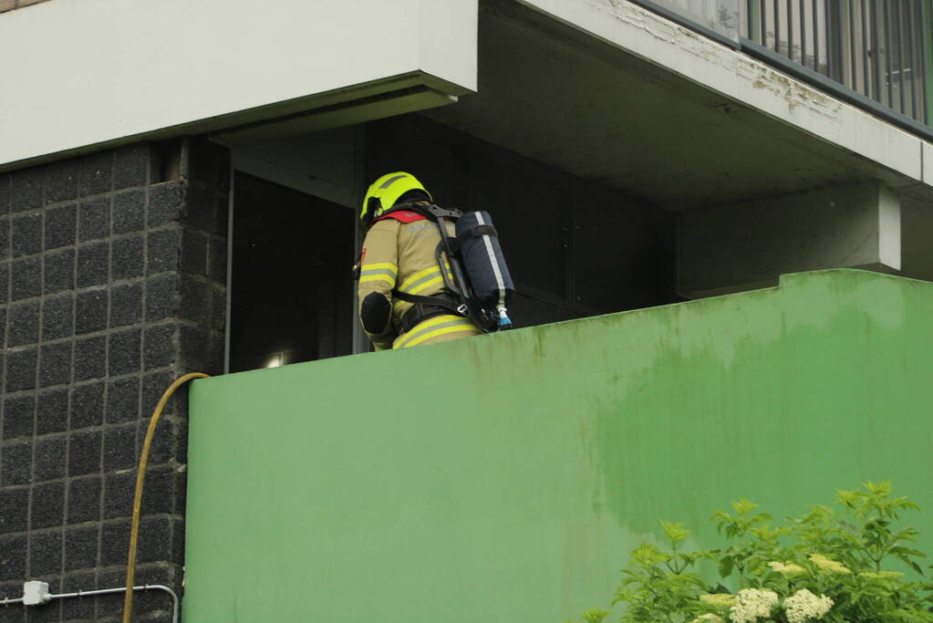 Brand in berging van flatgebouw