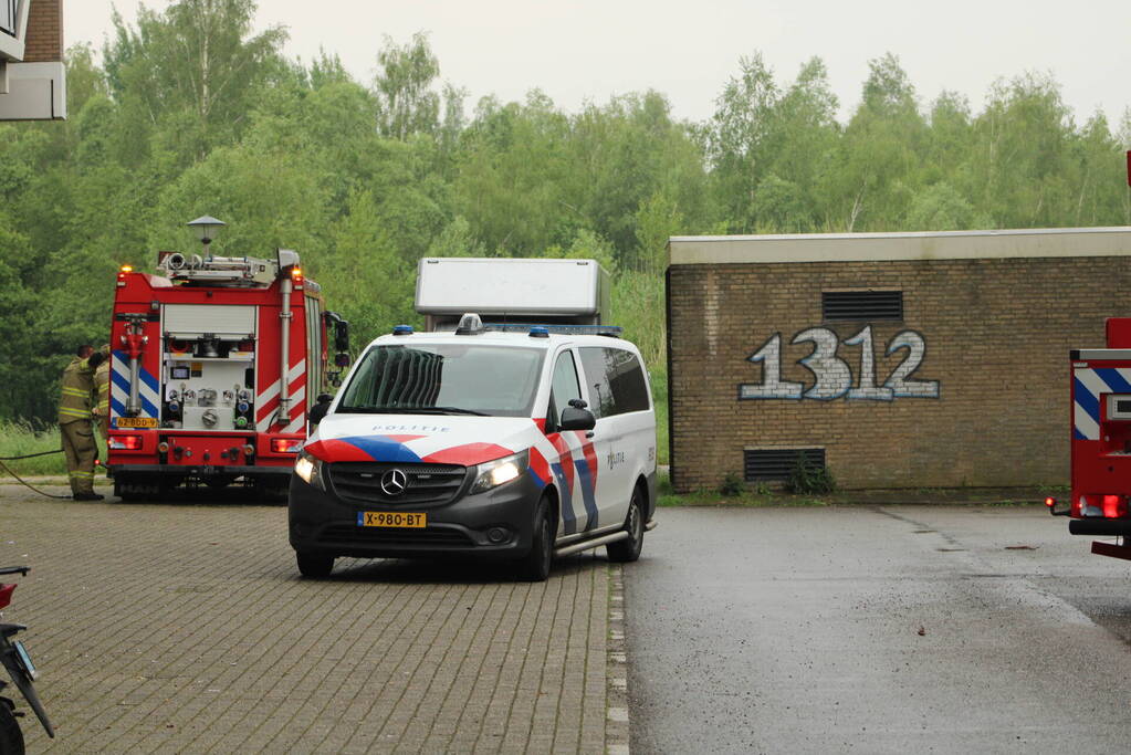 Brand in berging van flatgebouw