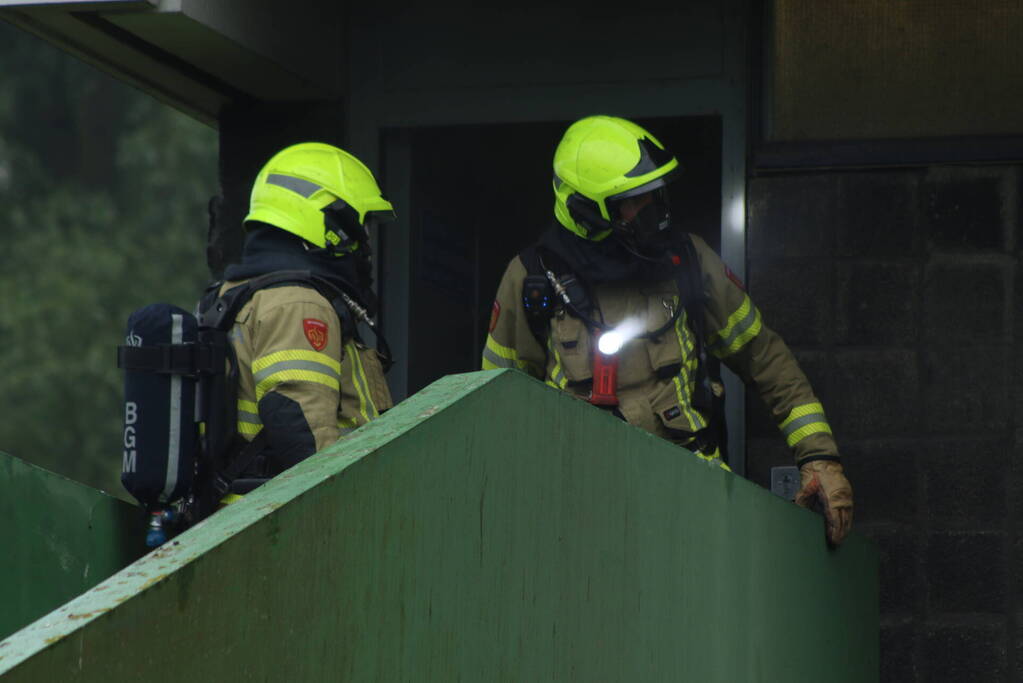 Brand in berging van flatgebouw