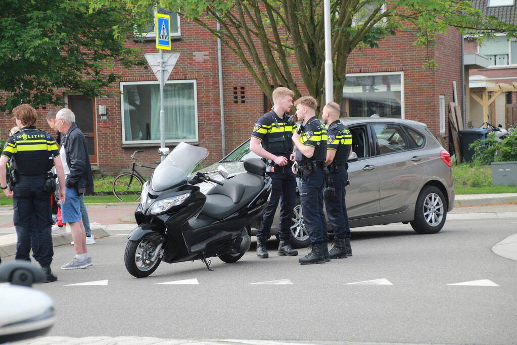 Scooterrijder gewond bij aanrijding met personenauto