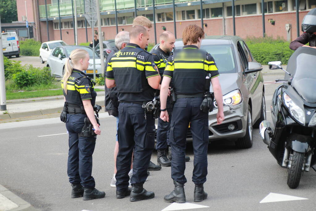 Scooterrijder gewond bij aanrijding met personenauto