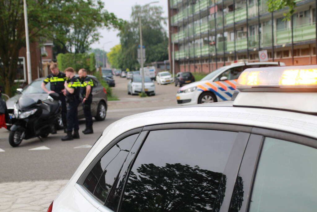 Scooterrijder gewond bij aanrijding met personenauto