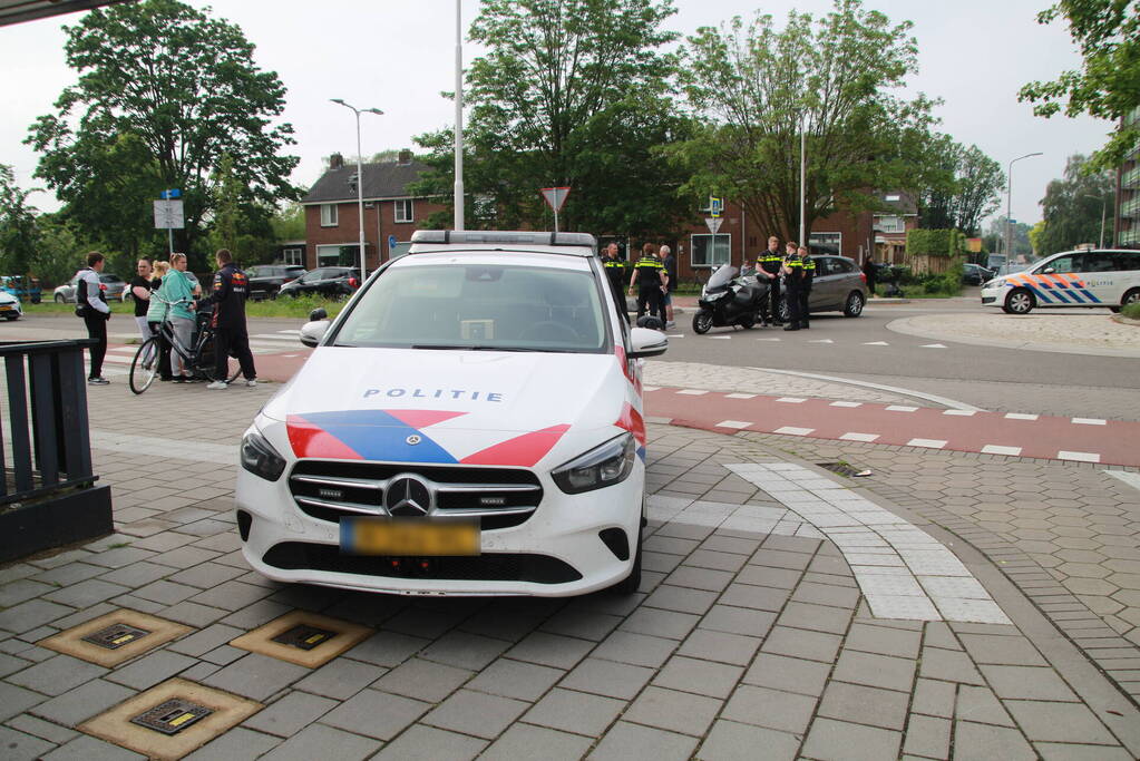 Scooterrijder gewond bij aanrijding met personenauto