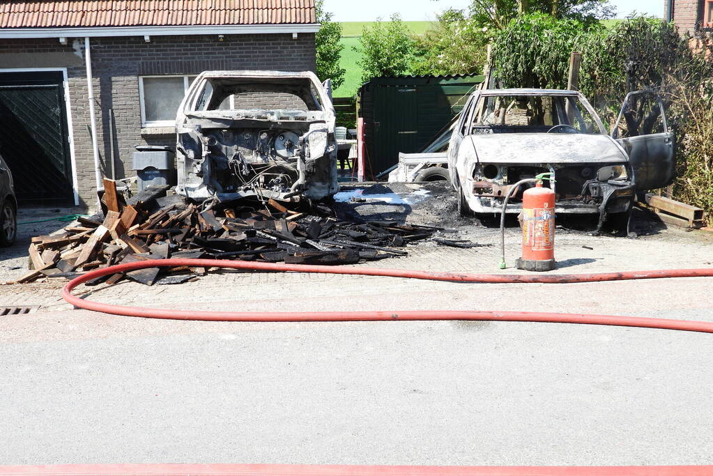 Twee voertuigen afgebrand tijdens werkzaamheden