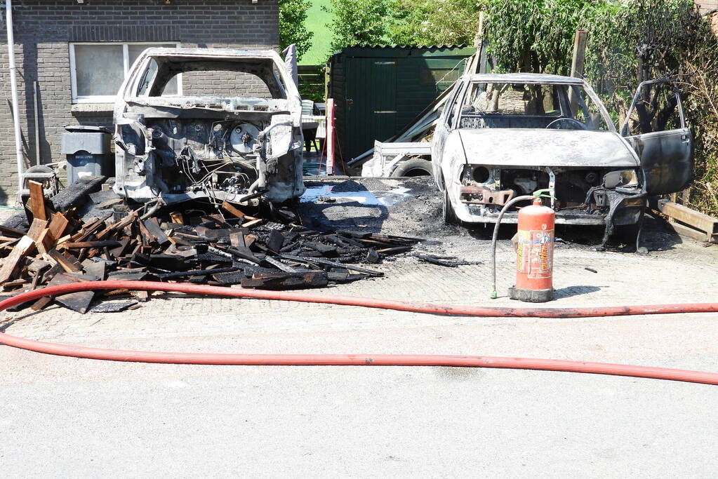 Twee voertuigen afgebrand tijdens werkzaamheden