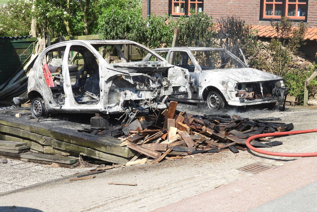 Twee voertuigen afgebrand tijdens werkzaamheden