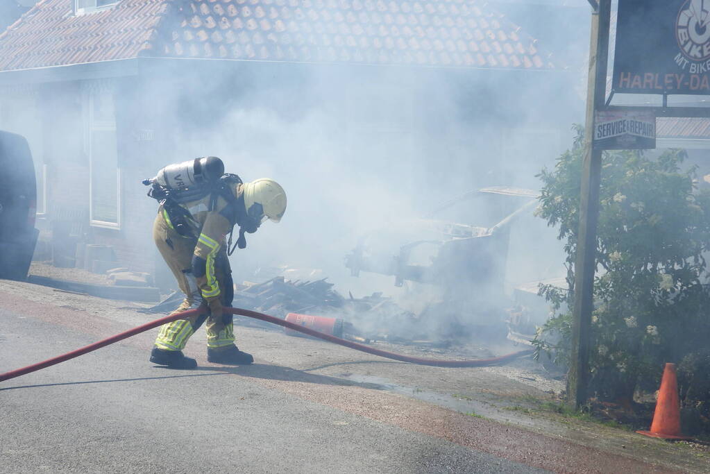 Twee voertuigen afgebrand tijdens werkzaamheden