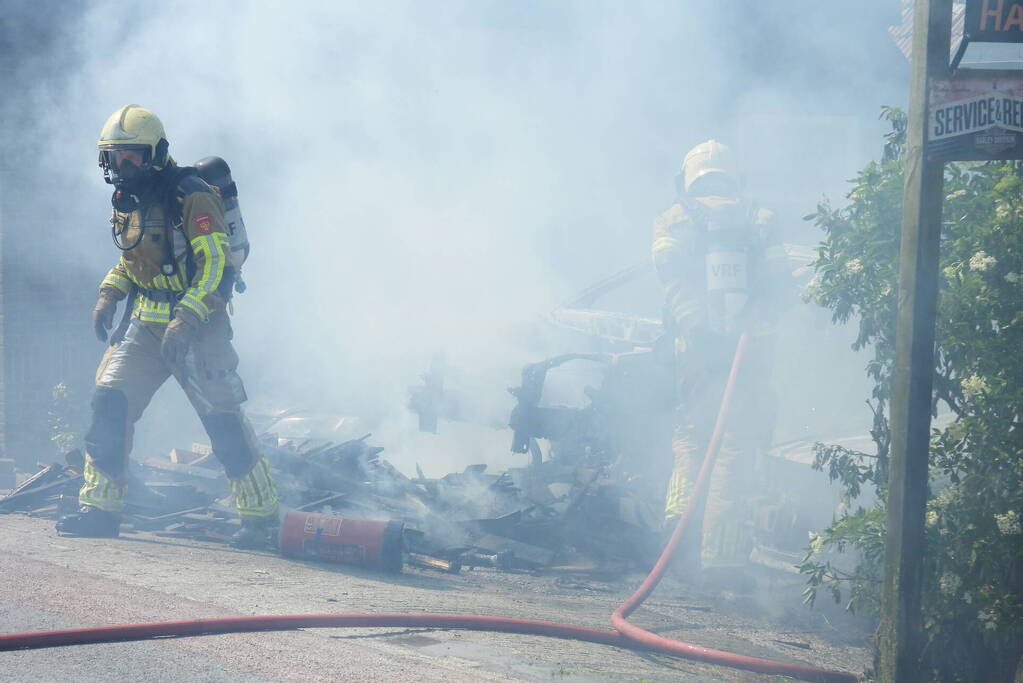 Twee voertuigen afgebrand tijdens werkzaamheden