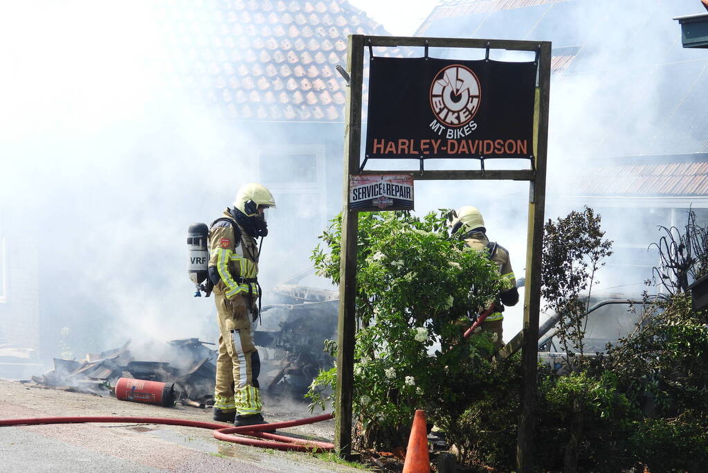 Twee voertuigen afgebrand tijdens werkzaamheden