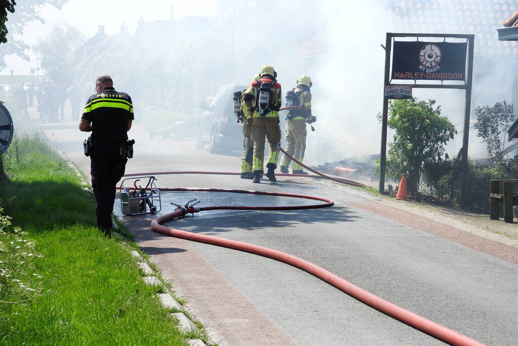 Twee voertuigen afgebrand tijdens werkzaamheden