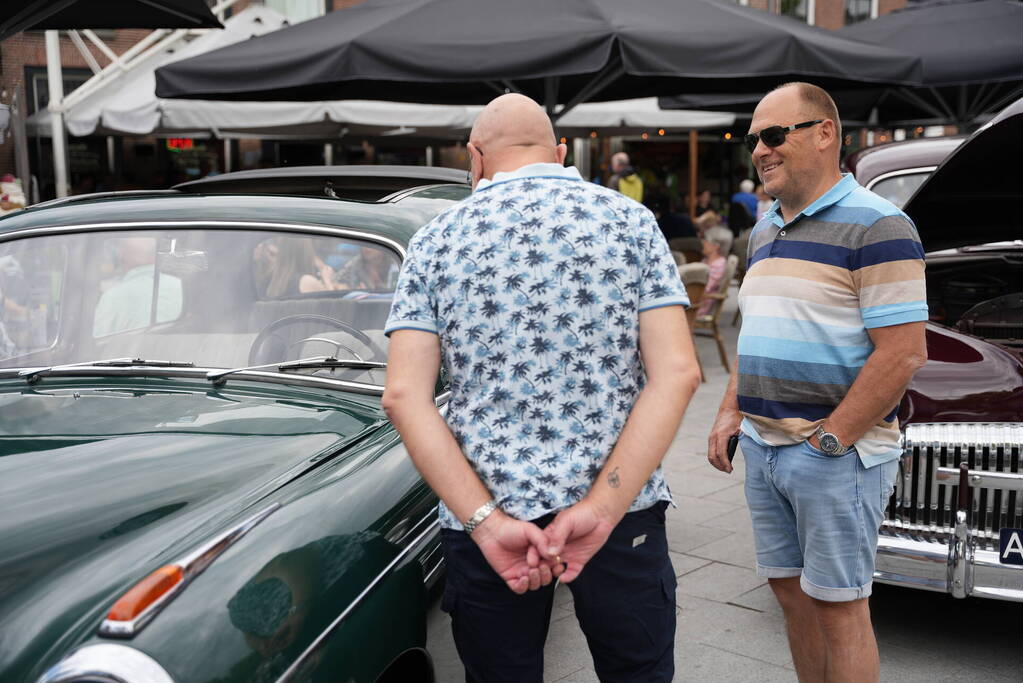 Klassieke auto's te bewonderen in het centrum