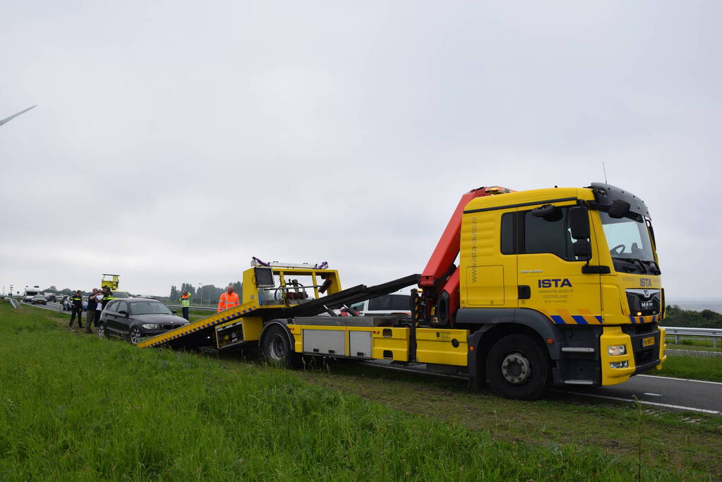 Auto raakt van weg, dronken inzittenden gaan gevecht aan met politie