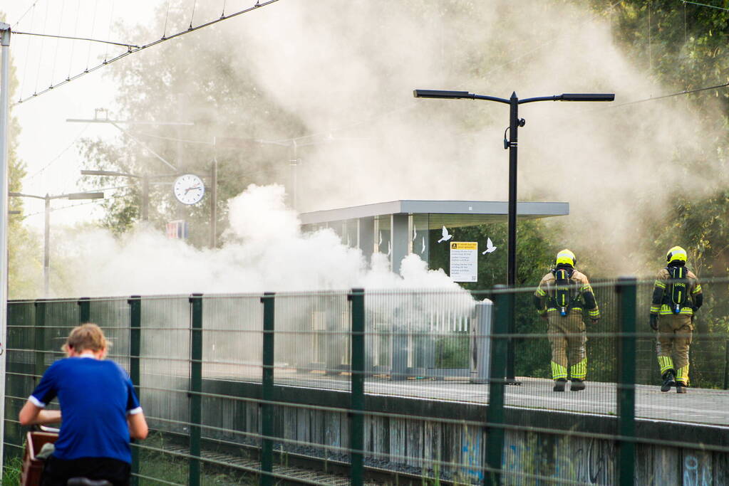 Flinke rookontwikkeling door brand op treinstation