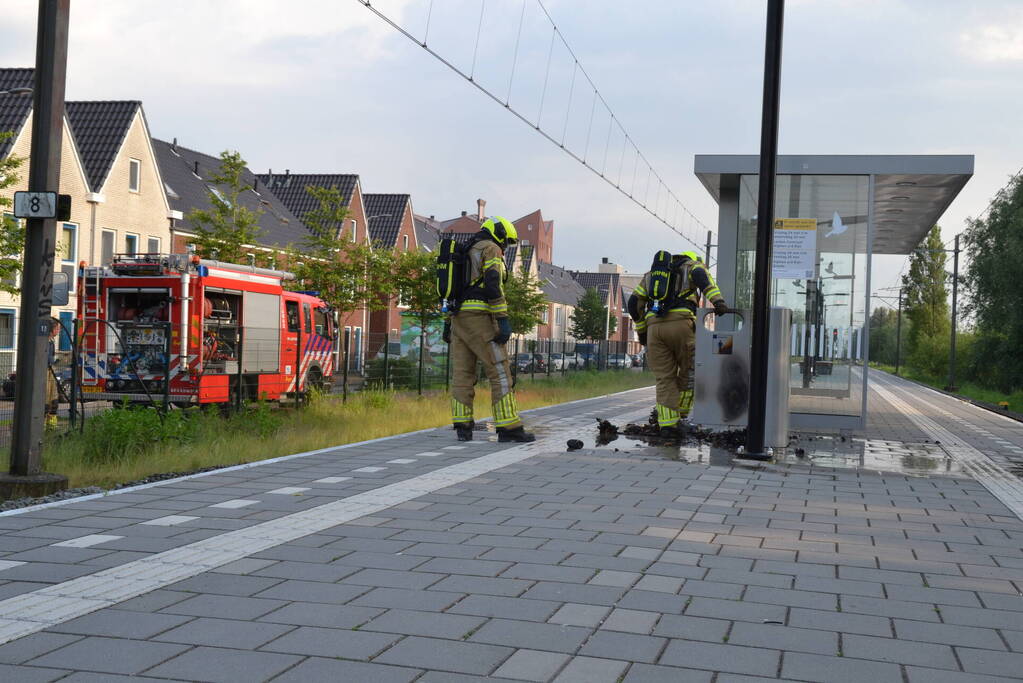 Flinke rookontwikkeling door brand op treinstation