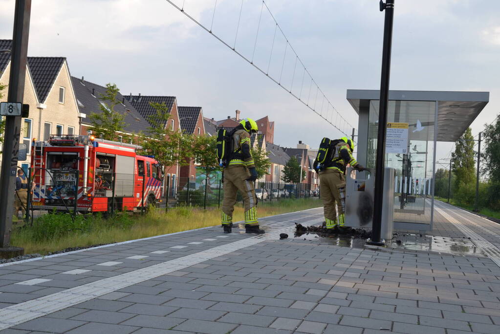 Flinke rookontwikkeling door brand op treinstation