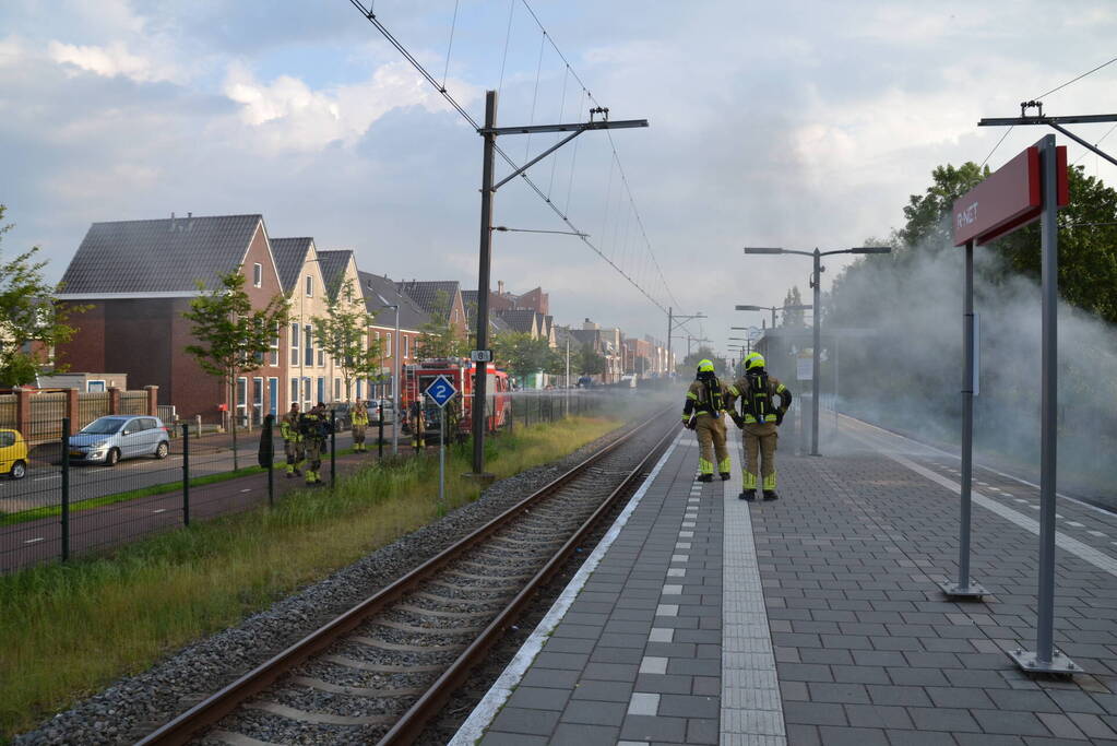 Flinke rookontwikkeling door brand op treinstation