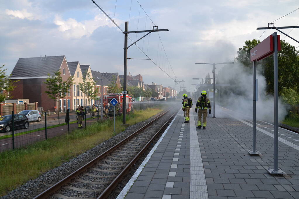 Flinke rookontwikkeling door brand op treinstation