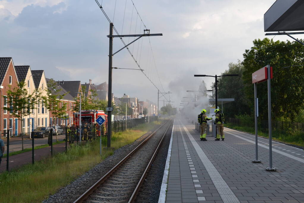 Flinke rookontwikkeling door brand op treinstation