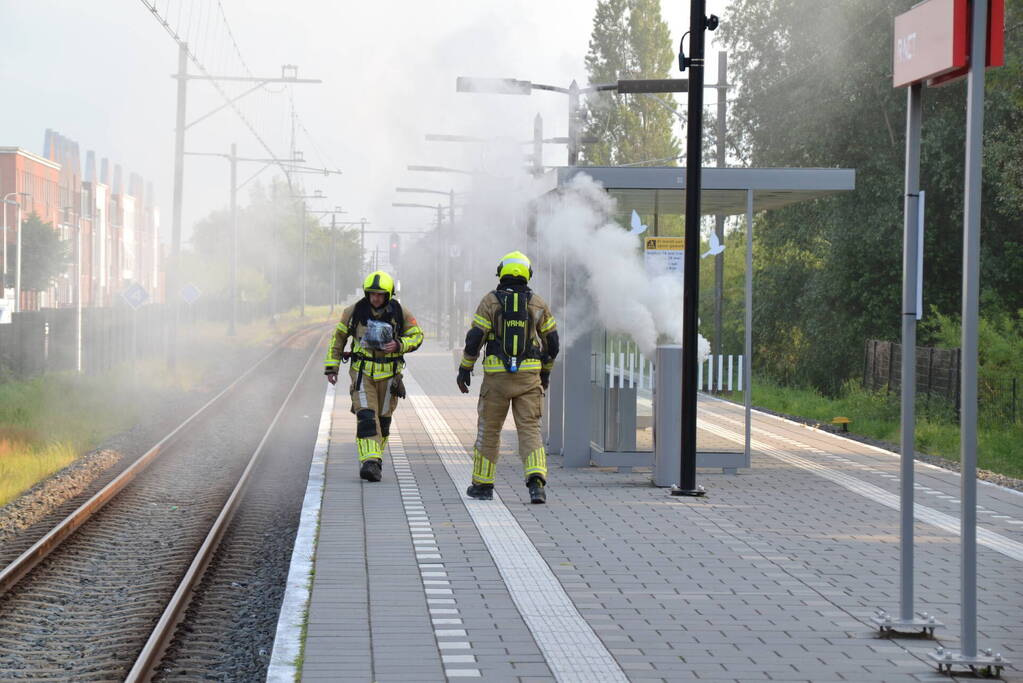 Flinke rookontwikkeling door brand op treinstation