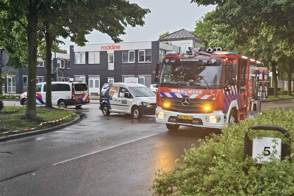 Weg geblokkeerd door omgevallen boom