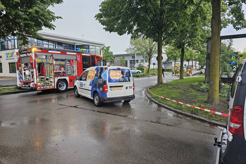 Weg geblokkeerd door omgevallen boom