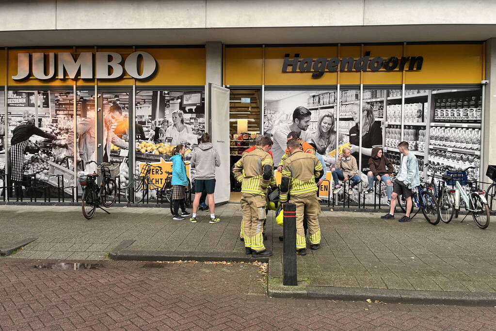 Brandweer onderzoekt gaslucht in supermarkt