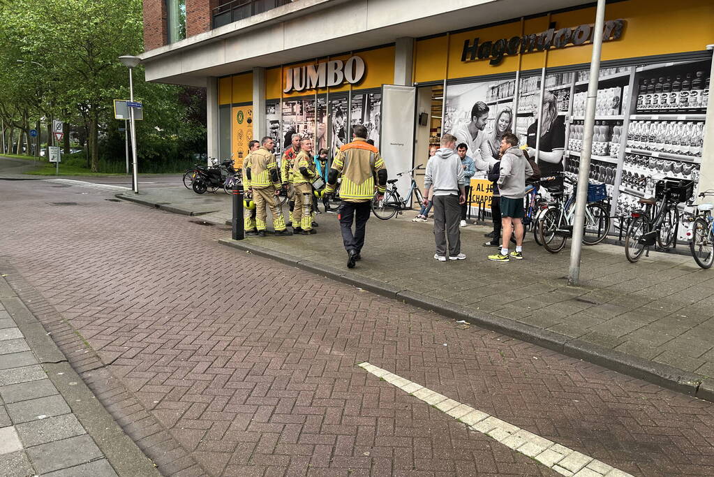 Brandweer onderzoekt gaslucht in supermarkt