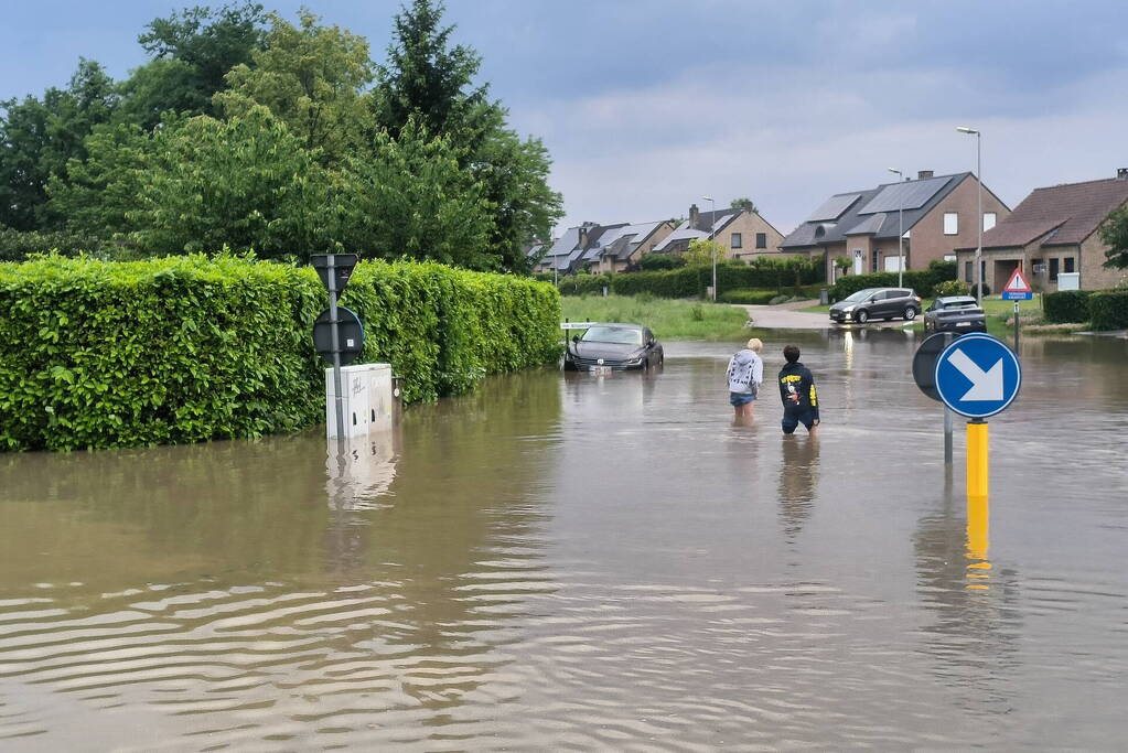 Dorp ondergestroomd, schade enorm