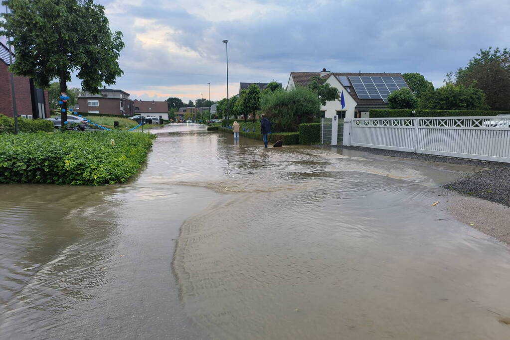 Dorp ondergestroomd, schade enorm