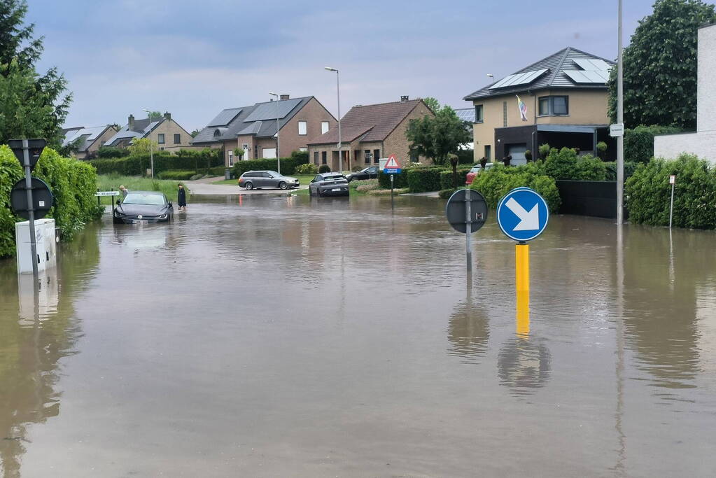 Dorp ondergestroomd, schade enorm