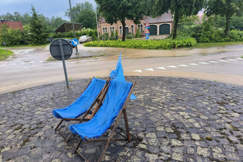 Dorp ondergestroomd, schade enorm