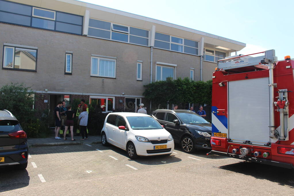 Verf afbranden gaat mis brandweer ingezet