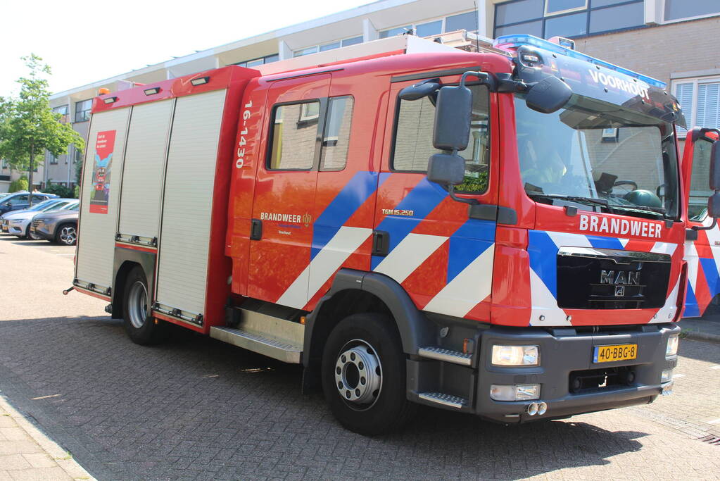 Verf afbranden gaat mis brandweer ingezet