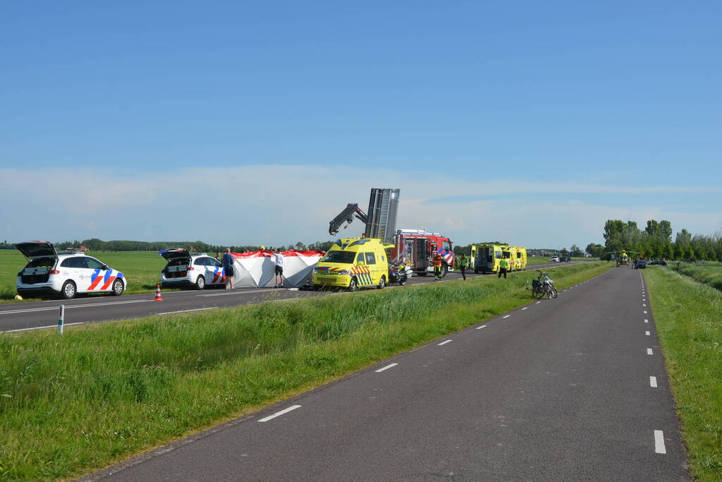 Hulpdiensten groots ingezet waaronder een traumateam voor een voertuig te water