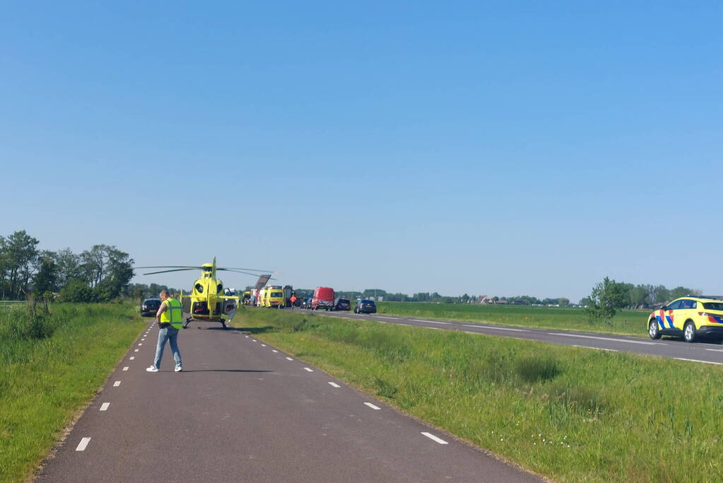 Hulpdiensten groots ingezet waaronder een traumateam voor een voertuig te water