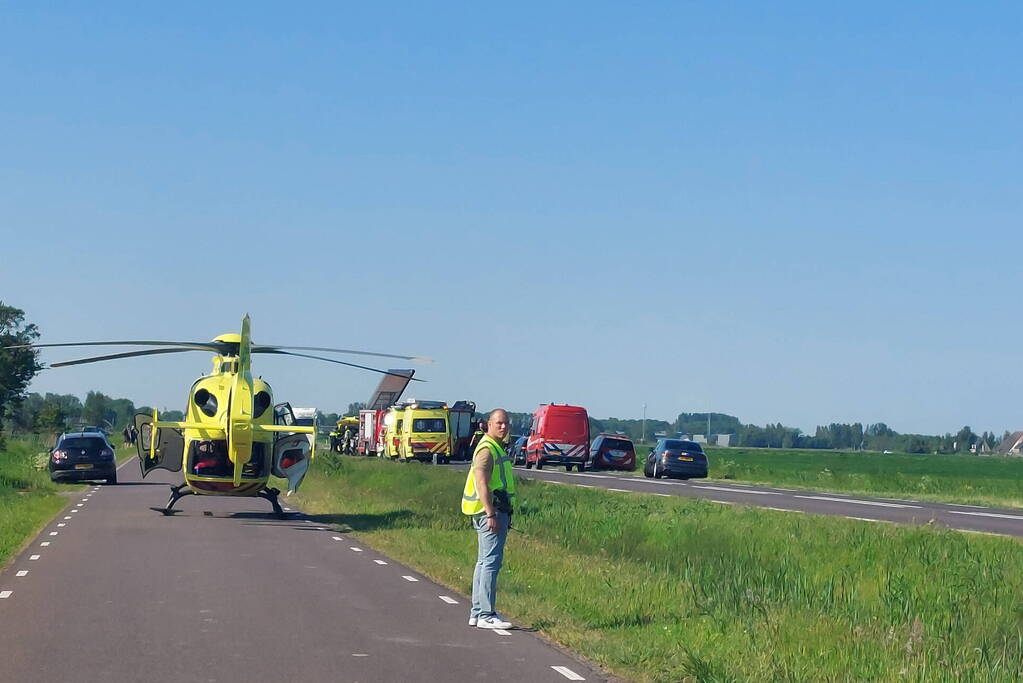 Hulpdiensten groots ingezet waaronder een traumateam voor een voertuig te water